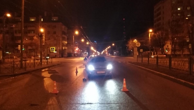 В Йошкар-Оле иномарка сбила женщину и 9-летнюю девочку