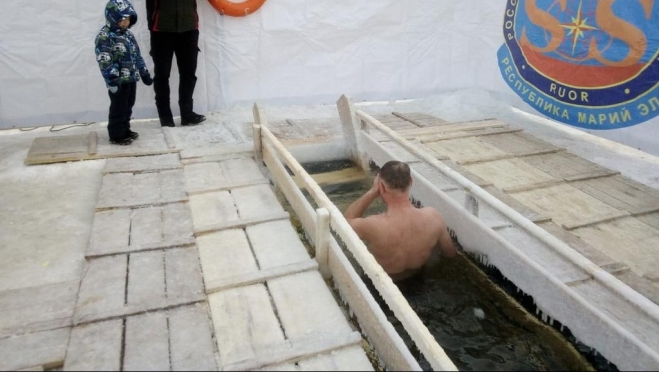 Около 4 тысяч жителей Марий Эл искупались в ледяной воде
