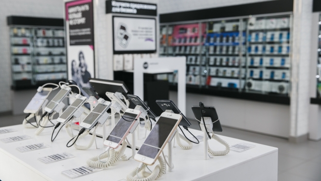 Tele2 в салонах связи предлагает кредиты на смартфоны и аксессуары клиентам из стран СНГ