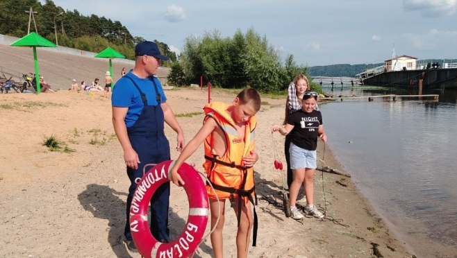 В местах купания в Марий Эл спасатели рассказывают, как спасать утопающих