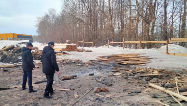 В Йошкар-Оле в нарушении Правил благоустройства на открытом огне сжигали древесный мусор