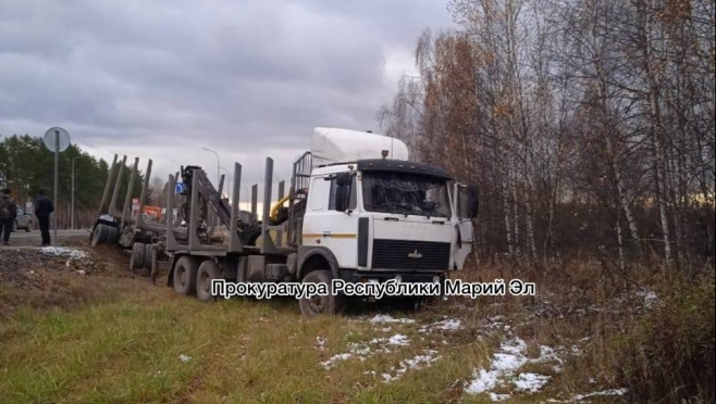 На Казанском тракте столкнулись «МАЗ» и легковой автомобиль