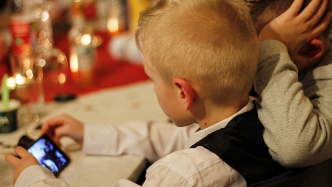 В школах хотят ограничить использование мобильников на уроках