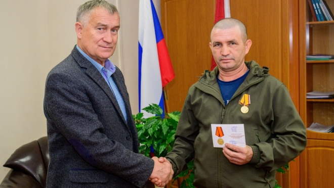 Степан Воронцов вручил медаль участнику СВО