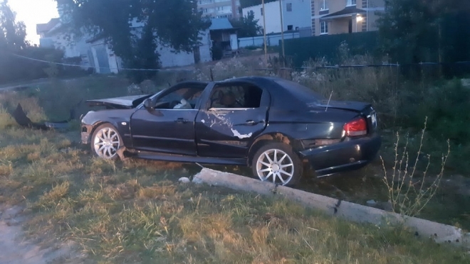 Ночью в субботу в Медведево пьяный водитель Hyundai въехал в опору ЛЭП