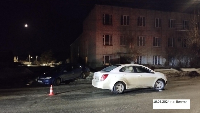 В Волжске столкнулись две иномарки