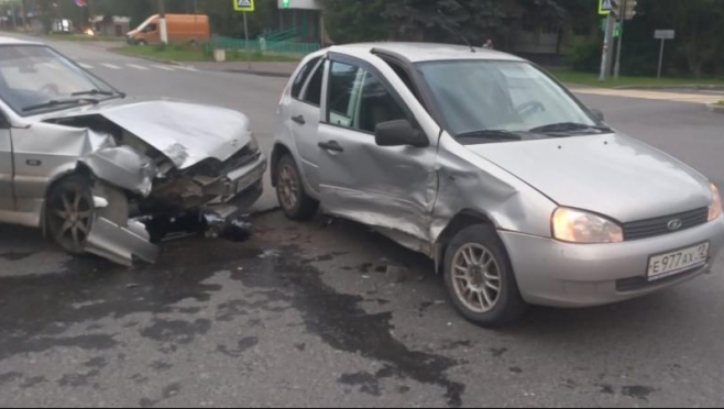 В Йошкар-Оле в результате столкновения двух машин пострадали две женщины