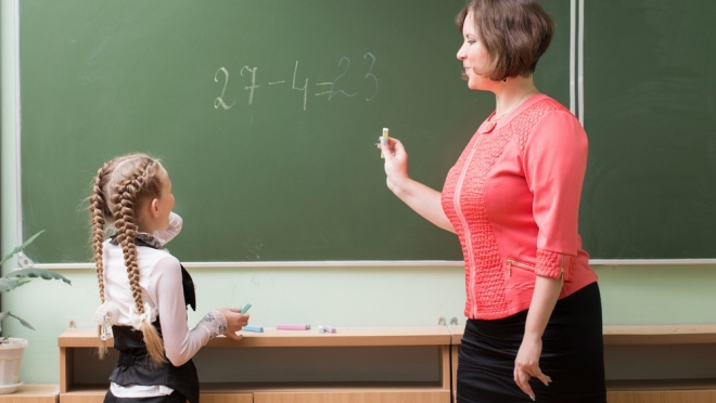 Доплату за классное руководство хотят поднять до 10 тысяч рублей