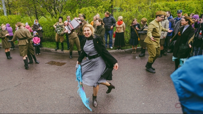 В России стартовал песенный флешмоб «Синий платочек»