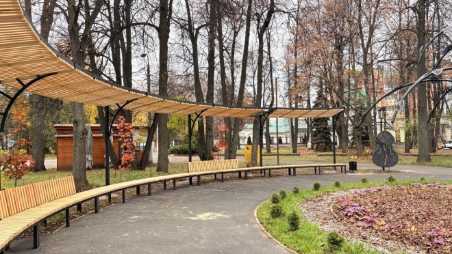 Над лавочками у «Музыкальной клумбы» в Йошкар-Оле устанавливают навес