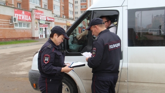Госавтоинспекторы Йошкар-Олы проверяют автобусы