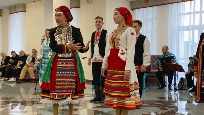 Туристов из Москвы встретили в Марий Эл с марийскими обрядами и песнями
