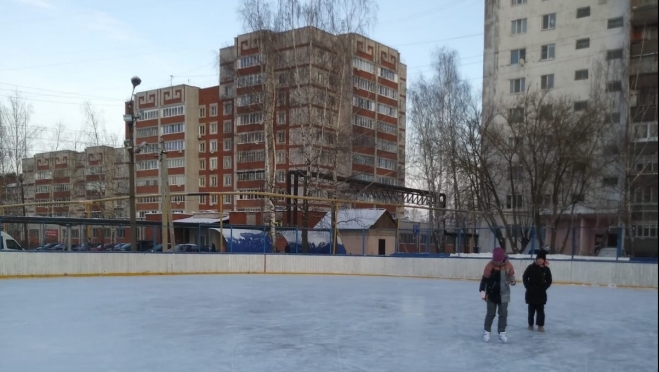 В селе Семёновка залили каток