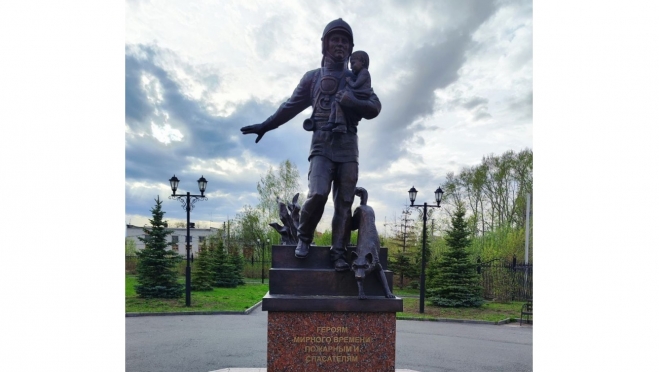 В Йошкар-Оле предлагают примерить форму пожарных и попробовать солдатскую кашу