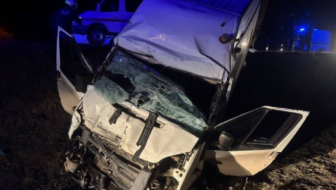 В Марий Эл в маршрутке после столкновения с грузовиком были заблокированы люди