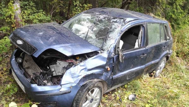 На автодороге «Вятка» пьяный водитель за рулём Ford Fusion съехал в кювет