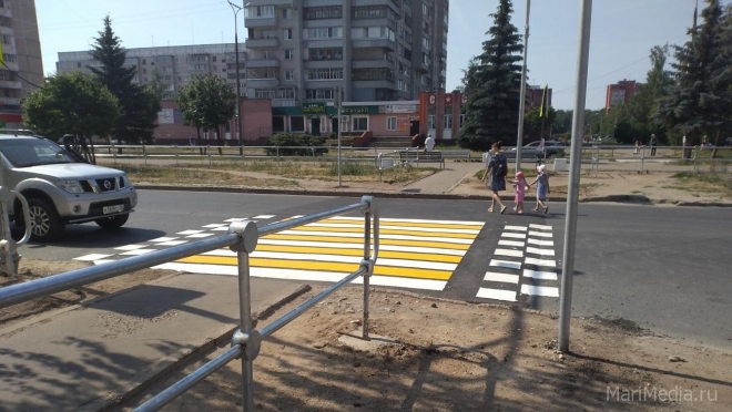 В Йошкар-Оле патрульные машины ДПС дежурят у «зебр»