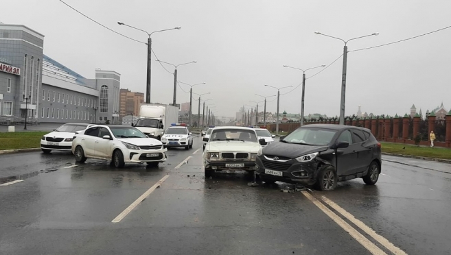 В Йошкар-Оле при столкновении трёх машин пострадал несовершеннолетний