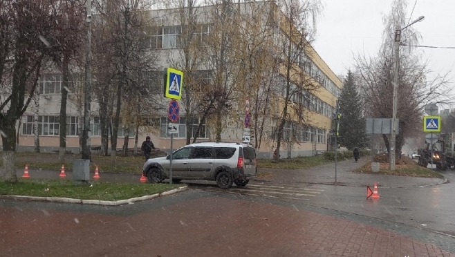 В Йошкар-Оле водитель LADA Largus на пешеходном переходе сбил 17-летнюю девушку
