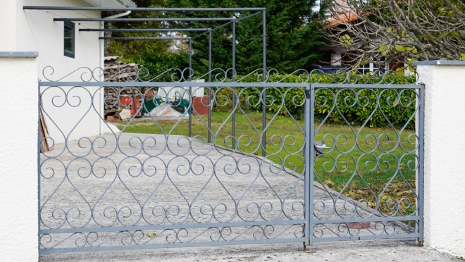 В Юрино задержали местных жителей, пытавшихся украсть металлический каркас от ворот