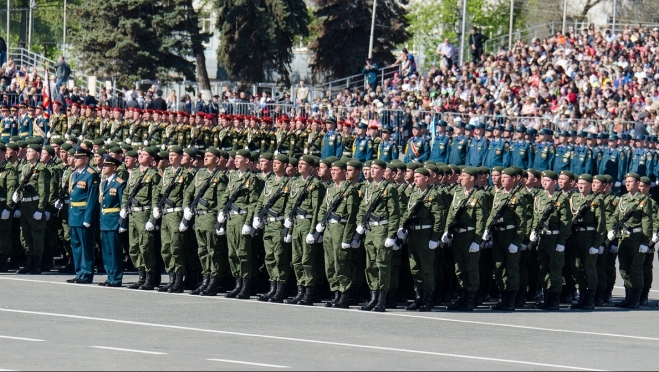 Военным на парадной форме решили оставить только 10 государственных наград