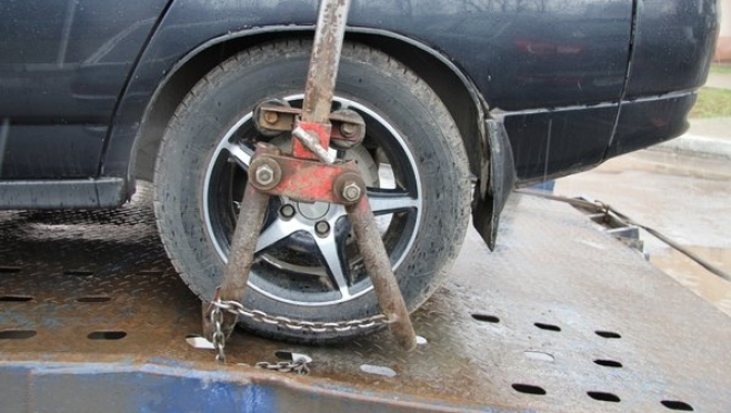 Судебные приставы Марий Эл за долги арестовали машину таксиста