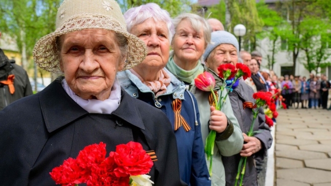 Депутаты предлагают установить ежемесячную денежную выплату всем детям войны