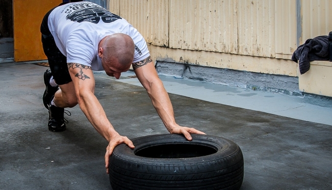 В Йошкар-Оле на пешеходов упали шины