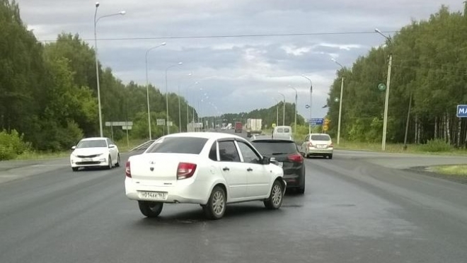 На загородной трассе «Лада Гранта» врезалась в иномарку