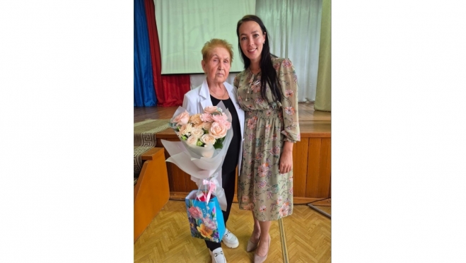 Депутаты Марий Эл поздравили 17-кратную чемпионку мира по лыжным гонкам с Днём физкультурника