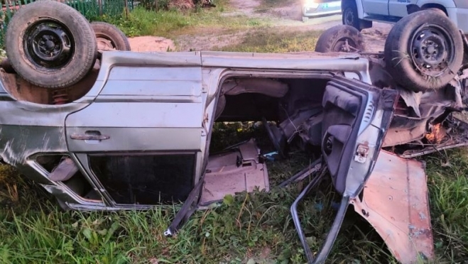 На подъезде к Йошкар-Оле 23-летняя автоледи врезалась в металлическое ограждение