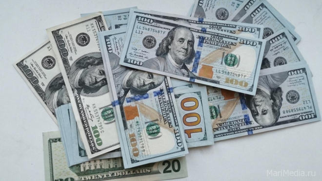 ЦБ не планирует отменять ограничения по выдаче наличной валюты