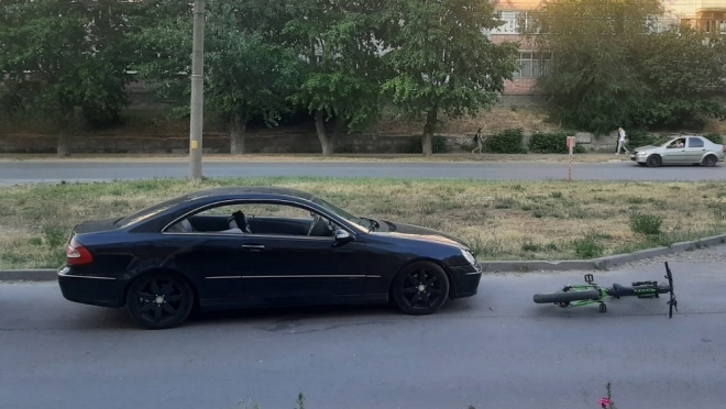 В Волжске велосипедист не уступил дорогу автомашине Mercedes