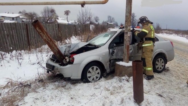 ДТП в Марий Эл: газовая труба пробила капот Chevrolet Lacetti
