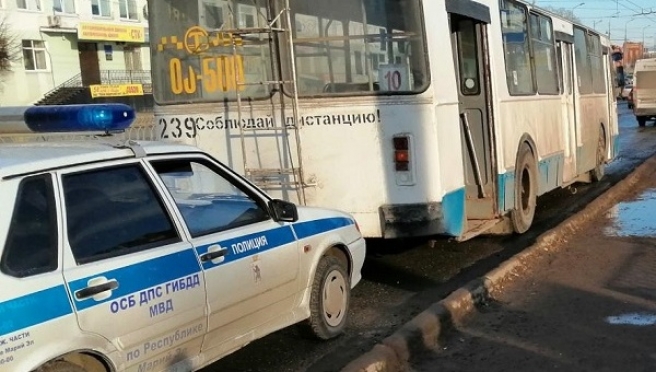 В Йошкар-Оле троллейбус наехал на 69-летнюю женщину