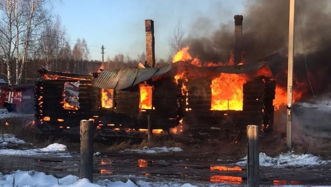 В Марий Эл мужчина выбил дверь, чтобы спасти жизнь соседей