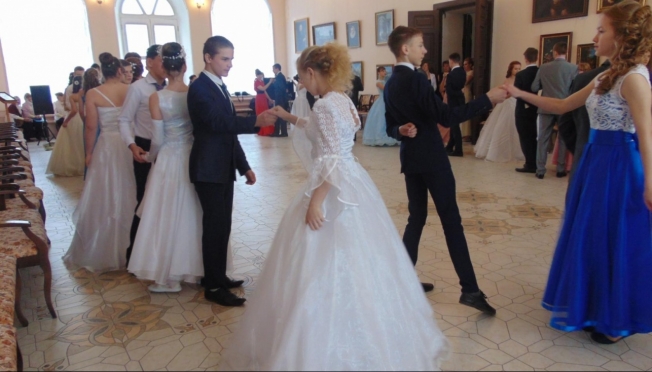 Молодёжь Козьмодемьянска начала готовиться к «Рождественскому балу»