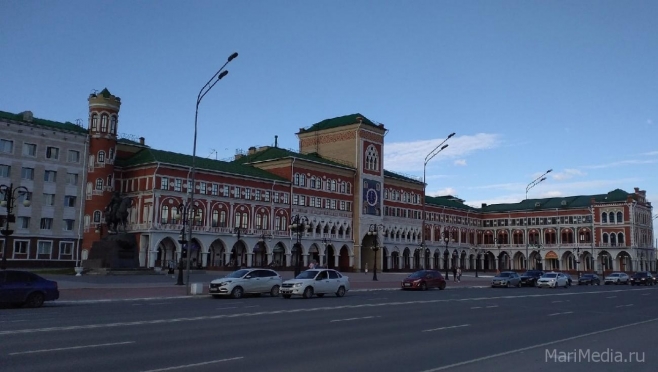 С сегодняшнего дня в Йошкар-Оле закрыли парковку вдоль Ленинского проспекта