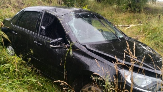 В Горномарийском районе опрокинулась в кювет «Лада Гранта»: пострадала пассажирка