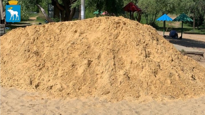 На один из йошкар-олинских пляжей завезли песок