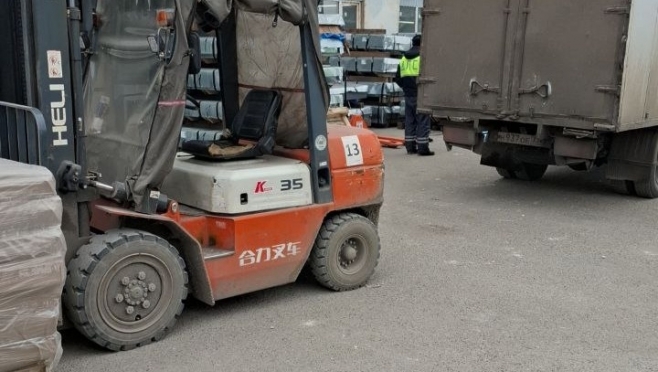 В Йошкар-Оле на закрытой территории под колёсами погрузчика погиб мужчина