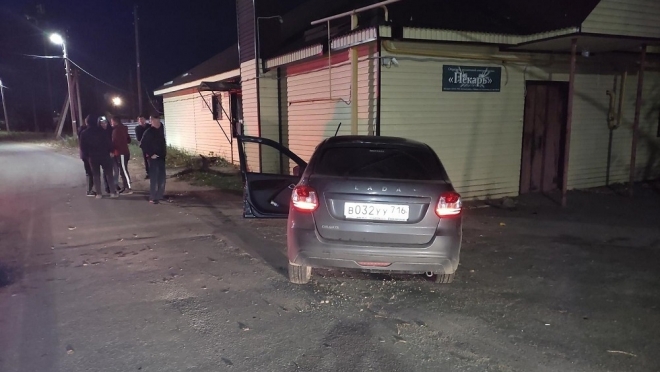 В посёлке Приволжский машина врезалась в здание пекарни, водитель погиб