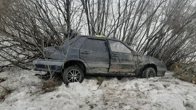 70-летний водитель «ВАЗ-2115» перевернулся в кювет