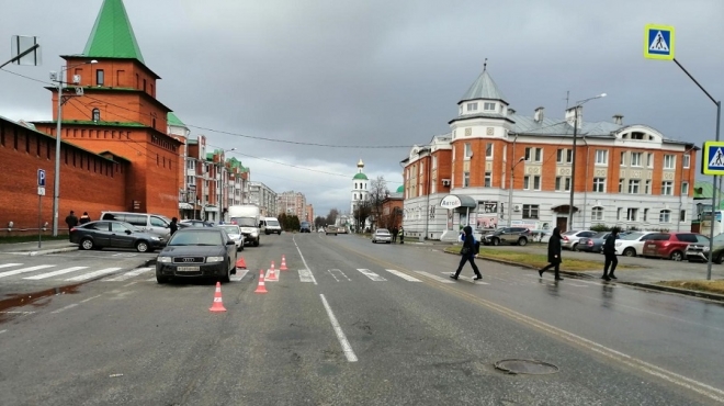 Сотрудники ГИБДД ищут очевидцев ДТП, в котором пострадала 73-летняя женщина