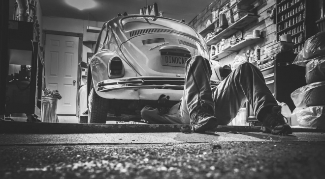 Сорвавшийся с домкрата автомобиль раздавил автовладельца