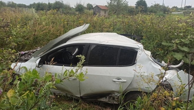 На 1 км автодороги «Мышино – Новый» подростки на машине попали в ДТП