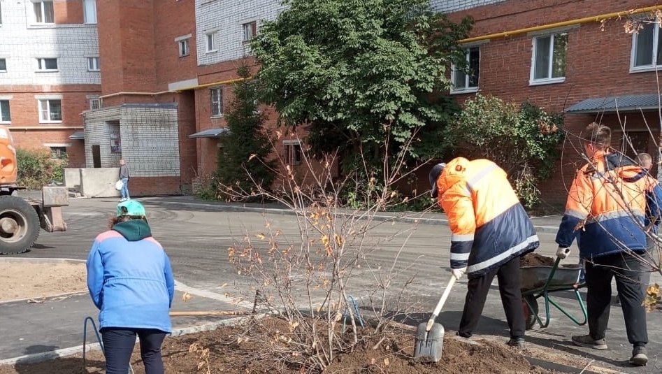 В Йошкар-Оле завершают многострадальный ремонт двора на улице Дружбы