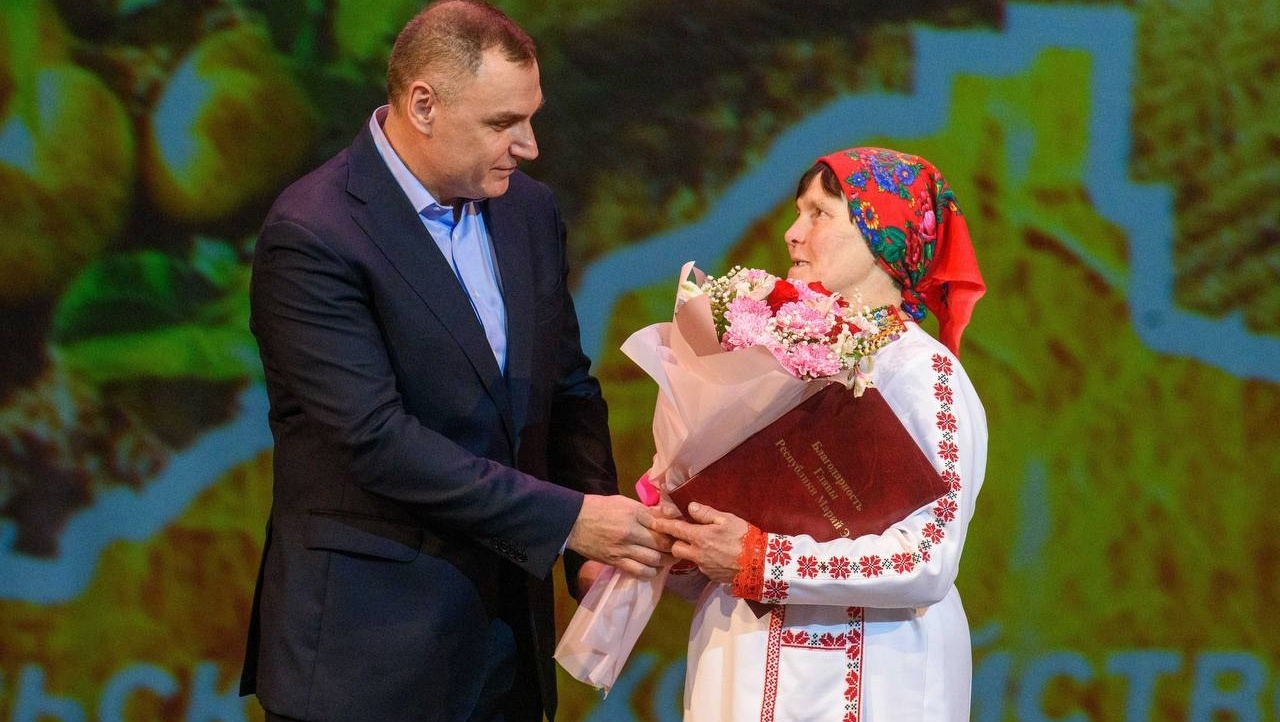 Юрий Зайцев вручил награды аграриям и работникам перерабатывающей промышленности