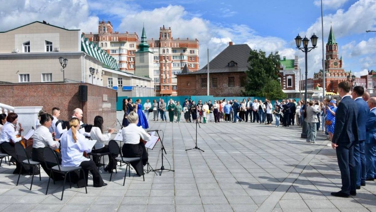 В Йошкар-Оле торжественно открыли площадь имени Андрея Эшпая