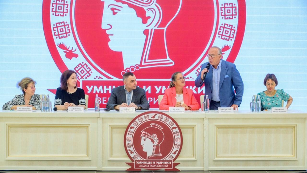 Юрий Вяземский провёл в Йошкар-Оле олимпиаду «Умницы и умники Земли Марийской»